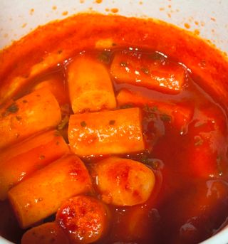 나우  [요리궁리] B타입 ( 매콤, 치즈, 매콤까르보 ) 꽃떡볶이 6개입 세트 — 5점을 준 리뷰어가 2025년 3월 올린 사용 사진