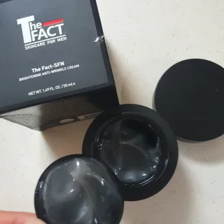 The Fact 더팩트 에스에프엔 브라이트닝 안티 링클 크림 50ml — 5점을 준 리뷰어가 2022년 5월 올린 사용 사진