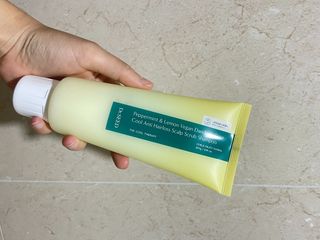 닥터시드 페퍼민트 앤 레몬 비건 비듬케어 쿨 탈모 두피 스크럽 샴푸 — 5점을 준 리뷰어가 2024년 7월 올린 사용 사진
