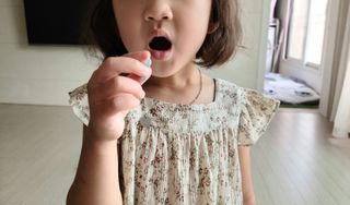 작심연구소 구취제거+충치예방+치아화이트닝 마법의 캔디 덴티팝3종(맛 랜덤 발송) — 5점을 준 리뷰어가 2022년 5월 올린 사용 사진