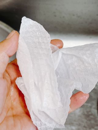 부직포나라 중금속유해물질ZERO 뜯어쓰는 주방 일회용수세미 60매 2매 — 4.5점을 준 리뷰어가 2022년 10월 올린 사용 사진