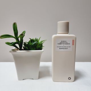 로우퀘스트 베리어 인핸싱 토너투에센스 200ml — 5점을 준 리뷰어가 2023년 10월 올린 사용 사진