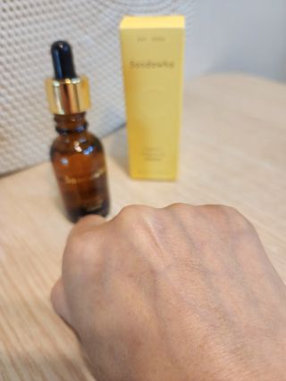 스킨큐어 산다화 비타민c 화이트닝 에센스 30ml — 5점을 준 리뷰어가 2023년 9월 올린 사용 사진