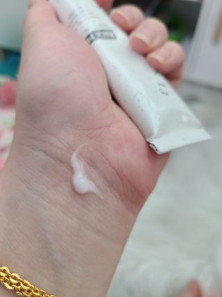 멈칫(MUMCHIT) 넥퍼퓸 NECKPERFUME 2가지 향 — 5점을 준 리뷰어가 2021년 12월 올린 사용 사진