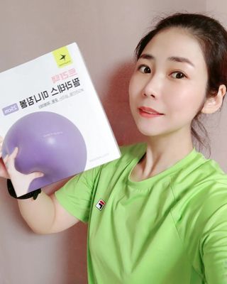 [트라택] 홈 필라테스 SET [미니짐볼+웨이트볼(0.5kg&1kg+요가블럭] — 5점을 준 리뷰어가 2022년 7월 올린 사용 사진