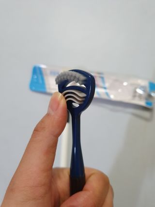 크리오 클리어스 혀백태제거 구취관리 혀클리너 — 5점을 준 리뷰어가 2021년 3월 올린 사용 사진