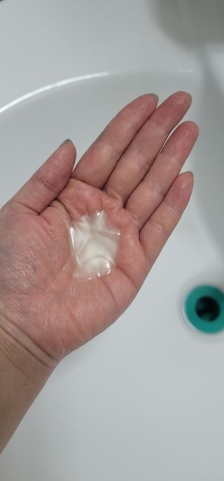 프리마인 더이상 뻣뻣하고 효과없는 탈모샴푸는 NO. 근본부터 케어하는 셀베이스 그린티샴푸(500ml) — 5점을 준 리뷰어가 2023년 2월 올린 사용 사진