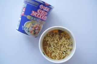 NISSIN 닛신 컵누들  4종 - 씨푸드오리지날, 씨푸드 스파이시, 씨푸드 커리, 씨푸드 XO소스 — 5점을 준 리뷰어가 2022년 4월 올린 사용 사진