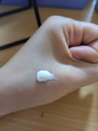 리더스코스메틱 리더스 카밍 바이오틱스 선 에센스 SPF 50+ PA++++ — 5점을 준 리뷰어가 2022년 6월 올린 사용 사진