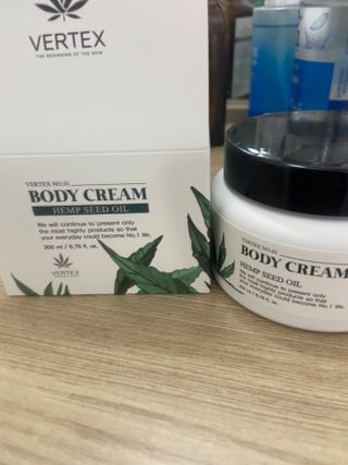 버텍스넘버원 버텍스 넘버원 햄프씨드오일 핸드밤, 바디크림 — 5점을 준 리뷰어가 2022년 3월 올린 사용 사진