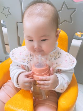 유비맘 샘방지 PPSU 빨대컵_컬러 랜덤 발송 — 5점을 준 리뷰어가 2020년 12월 올린 사용 사진