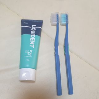 리퀴덴트 오랄케어 온가족용 리퀴덴트 더더 오랄케어 무불소 치약 + 임상시험완료 이중 미세 엠보싱 칫솔 올데이세트 — 5점을 준 리뷰어가 2020년 12월 올린 사용 사진