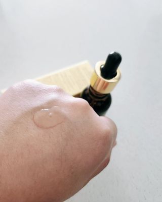 스킨큐어 산다화 비타민c 화이트닝 에센스 30ml — 5점을 준 리뷰어가 2023년 10월 올린 사용 사진