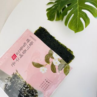 [해림맛김] 들기름에 구운 바삭바삭 김 4종 세트 + 1종 랜덤발송 총5개입 — 5점을 준 리뷰어가 2021년 2월 올린 사용 사진