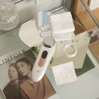 올인원 피부관리 이야 갈바닉 마사지기 — 5점을 준 리뷰어가 2023년 3월 올린 사용 사진
