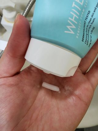 오투에니원 화이트 스완 퍼펙트 폼 클렌징 150g 퍼프증정 — 4점을 준 리뷰어가 2023년 1월 올린 사용 사진