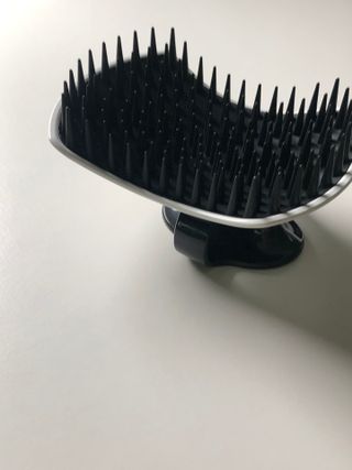 온가족 시원한샴푸 깨끗한두피 샴푸브러쉬 두피스케일링 히트팡블랙에디션 — 5점을 준 리뷰어가 2021년 8월 올린 사용 사진