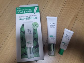 [AHC] 세이프온 에센스 선크림 올리브영 스페셜 증정 기획세트 — 4점을 준 리뷰어가 2022년 6월 올린 사용 사진