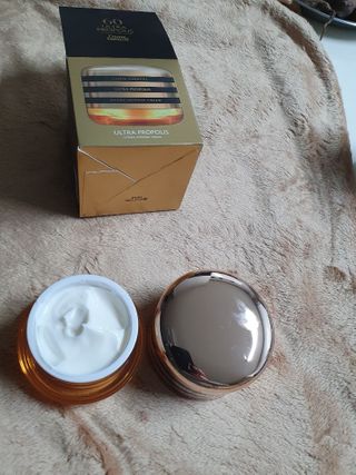 자민경 크레마카라콜 울트라 프로폴리스 하이드라 인텐스 크림 50ml — 5점을 준 리뷰어가 2021년 1월 올린 사용 사진
