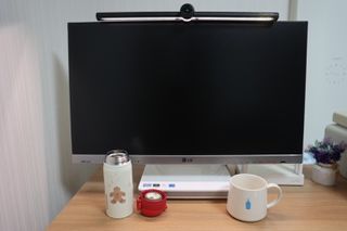 TOMO GRAPHY 나 있을땐 환한 조명 나 없을땐 확실한 살균 ★ DESK LIGHT & STERILIZER [ON] ★ — 4.5점을 준 리뷰어가 2021년 11월 올린 사용 사진