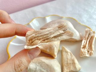 [펫시밀] 원물그대로 영양듬뿍 동결건조 왕북어트릿300g,왕치킨트릿400g,열빙어트릿300g 대용량 간식 — 5점을 준 리뷰어가 2023년 5월 올린 사용 사진