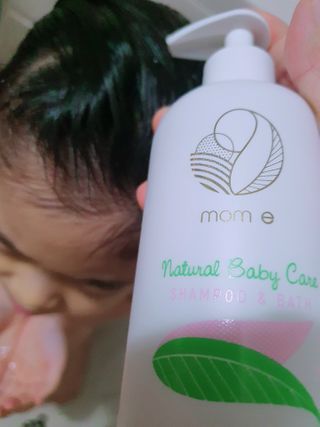 mom e 맘이 내추럴 베이비 케어 샴푸앤바스+로션 — 5점을 준 리뷰어가 2021년 1월 올린 사용 사진