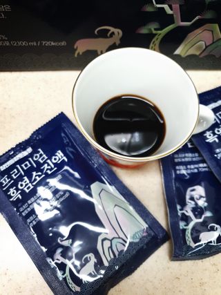 참앤들황토농원 국내산 흑염소를 정성스럽게 담은, 프리미엄 흑염소 진액 70ml x 30포 1박스 — 5점을 준 리뷰어가 2023년 1월 올린 사용 사진