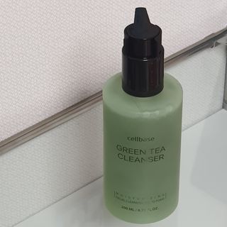 프리마인 메이크업과 들뜨는 각질까지 한방에 깐달걀로! 순하기까지한 셀베이스 그린티클렌저(200ml) — 5점을 준 리뷰어가 2023년 3월 올린 사용 사진