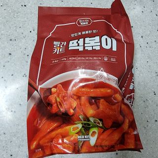 빨간키트 떡볶이 밀키트 2~3인분 매운맛 국물 떡볶이 만들기 쉬운 황금 레시피 분말 소스로 간편한 요리 — 5점을 준 리뷰어가 2021년 10월 올린 사용 사진