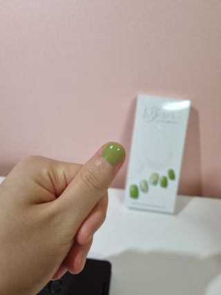 데싱디바 글레이즈 젤네일 별빛유리네일 6종_랜덤발송 — 5점을 준 리뷰어가 2021년 8월 올린 사용 사진