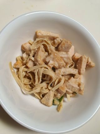 굽네몰 [굽네] 소스가 맛있는 닭가슴살 슬라이스 4종 — 5점을 준 리뷰어가 2021년 11월 올린 사용 사진