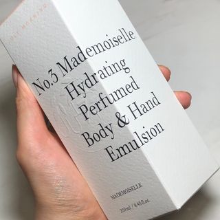 줄라이 모닝 _ JULY MORNING 줄라이모닝 하이드레이팅 퍼퓸드 바디앤핸드 에멀젼 — 5점을 준 리뷰어가 2022년 3월 올린 사용 사진