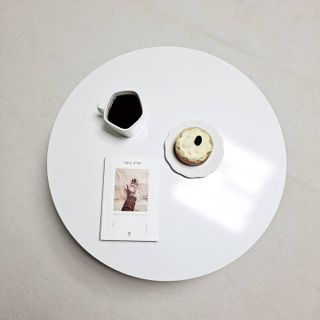 상상e상 아델라 LPM 원목다리 원형 테이블 — 5점을 준 리뷰어가 2021년 12월 올린 사용 사진