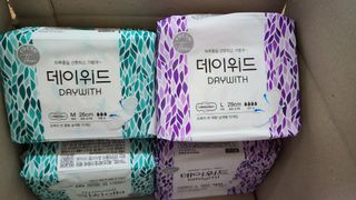 나무드 [데이위드] 국내생산 생리대 가벼운 초 슬림핏 프레쉬 씬 순면커버 생리대 10개입X1팩 — 5점을 준 리뷰어가 2021년 10월 올린 사용 사진