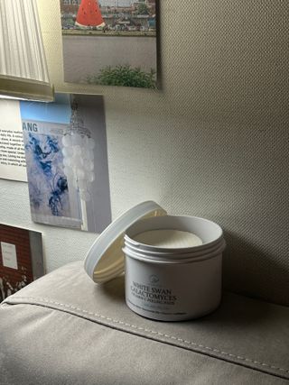 오투에니원 화이트 스완 갈락토미세스 비타민 C 필링 패드 60매 — 5점을 준 리뷰어가 2022년 12월 올린 사용 사진