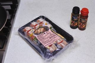[다물꼬치] 삼겹새우롤꼬치 5개입 350g  + 데리야끼소스 120g + 매운고추소스 120g — 5점을 준 리뷰어가 2021년 10월 올린 사용 사진