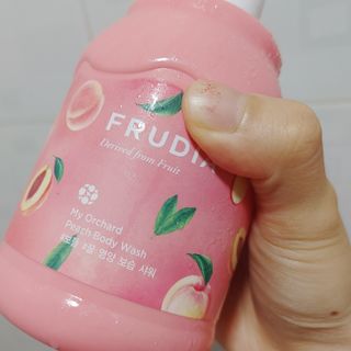[후르디아] 복숭아 바디워시+바디에센스 세트 — 5점을 준 리뷰어가 2021년 8월 올린 사용 사진