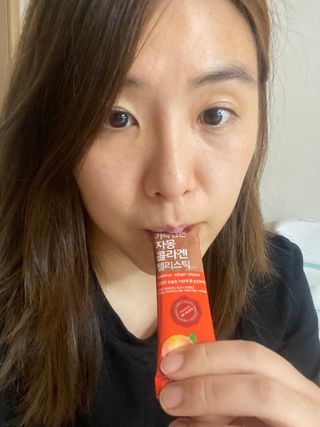 자연에온 핑크 자몽 착즙 100mL 10개입 1BOX +가 득담은 자몽 콜라겐 젤리스틱 1BOX — 5점을 준 리뷰어가 2021년 7월 올린 사용 사진
