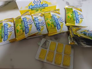 마요라 히말라야 솔트 캔디 2종-페퍼민트 맛, 라임민트 맛 — 4점을 준 리뷰어가 2022년 11월 올린 사용 사진