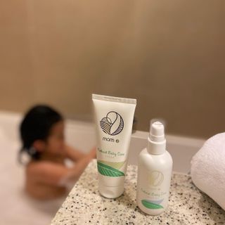 mom e 맘이 내추럴 베이비 케어 크림+바디오일 — 5점을 준 리뷰어가 2021년 1월 올린 사용 사진