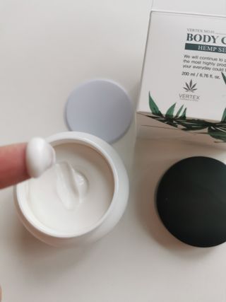 버텍스넘버원 버텍스 넘버원 햄프씨드오일 핸드밤, 바디크림 — 5점을 준 리뷰어가 2022년 3월 올린 사용 사진