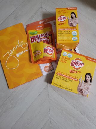 [광동제약] 비타500데일리스틱 50포 & 비타500구미 1개 — 5점을 준 리뷰어가 2021년 12월 올린 사용 사진