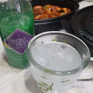 몽베스트 Montbest with Sparkling water Lemon OR Lime 20병(랜덤) — 5점을 준 리뷰어가 2021년 10월 올린 사용 사진
