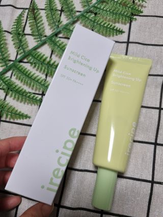 아이레시피 마일드시카 브라이트닝 업 선스크린 SPF50+ PA++++ — 5점을 준 리뷰어가 2023년 6월 올린 사용 사진