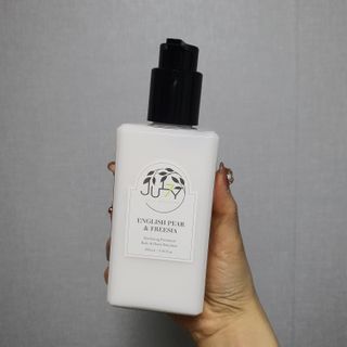 줄라이 모닝 _ JULY MORNING 줄라이모닝 하이드레이팅 퍼퓸드 바디앤핸드 에멀젼 — 5점을 준 리뷰어가 2022년 3월 올린 사용 사진