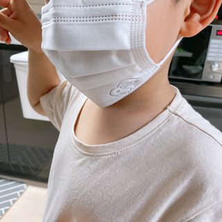JHWORLD 스누피 마스크 정품 스누피 KF-AD 국내 비말차단 아동용 성인용 일회용 덴탈마스크 50매 — 5점을 준 리뷰어가 2021년 6월 올린 사용 사진