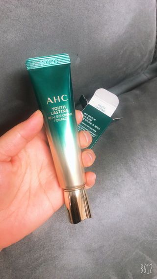 [NEW 탄력유턴 아이크림] AHC 유스 래스팅 리얼 아이크림 포 페이스 — 5점을 준 리뷰어가 2021년 2월 올린 사용 사진