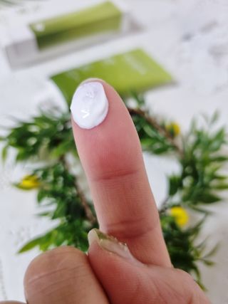 [후르디아] 민감피부를 위한 무기자차 논나노 아보카도 선크림 — 4점을 준 리뷰어가 2023년 4월 올린 사용 사진
