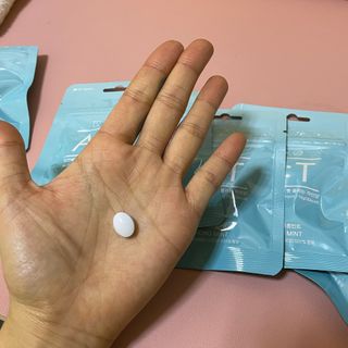 입 냄새 완화에 도움을 주는 에티켓 캔디 앳캔디 스트롱민트 — 5점을 준 리뷰어가 2021년 2월 올린 사용 사진
