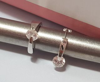 [골드앤디어] 14K 사선 큐빅 원터치 귀걸이_3color — 4점을 준 리뷰어가 2021년 6월 올린 사용 사진